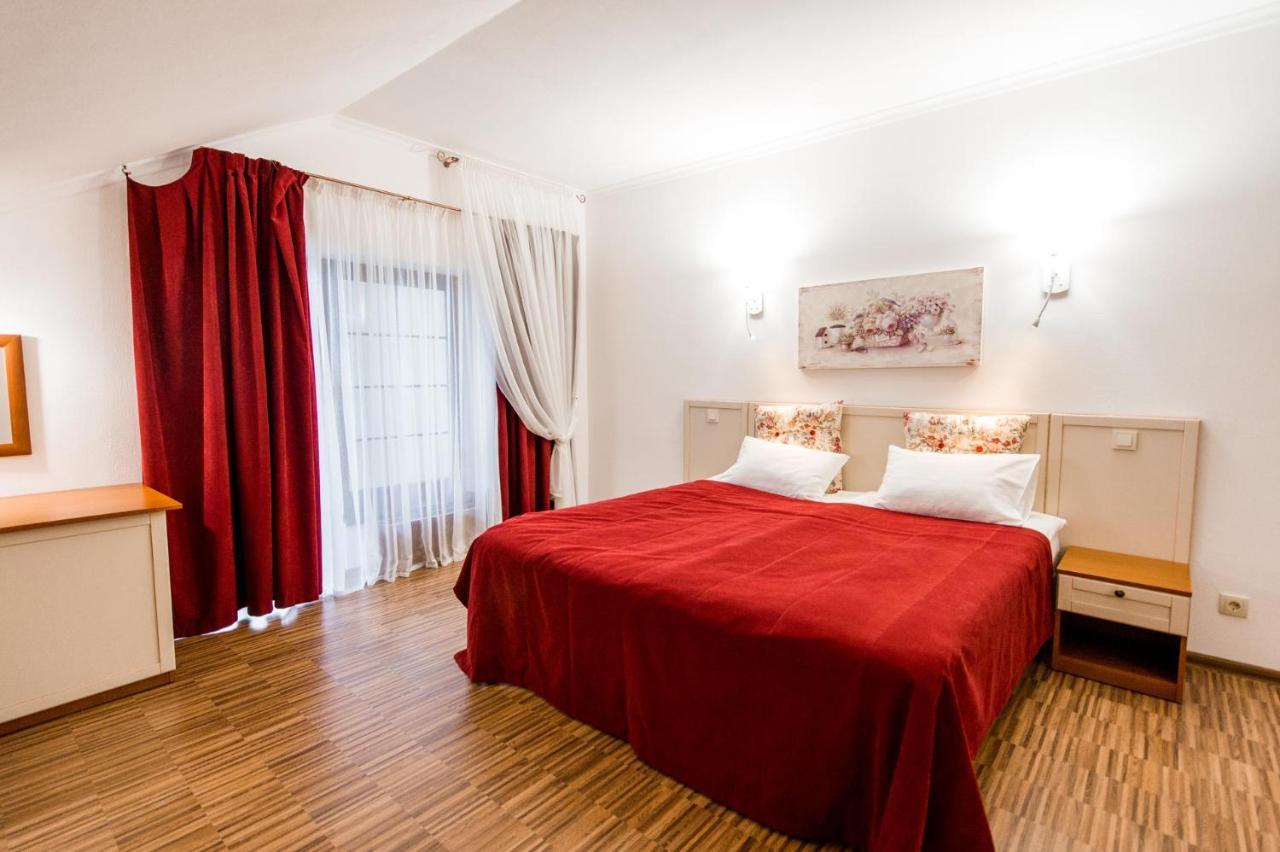 Veselyj Zajets Hotel Pirnove ภายนอก รูปภาพ