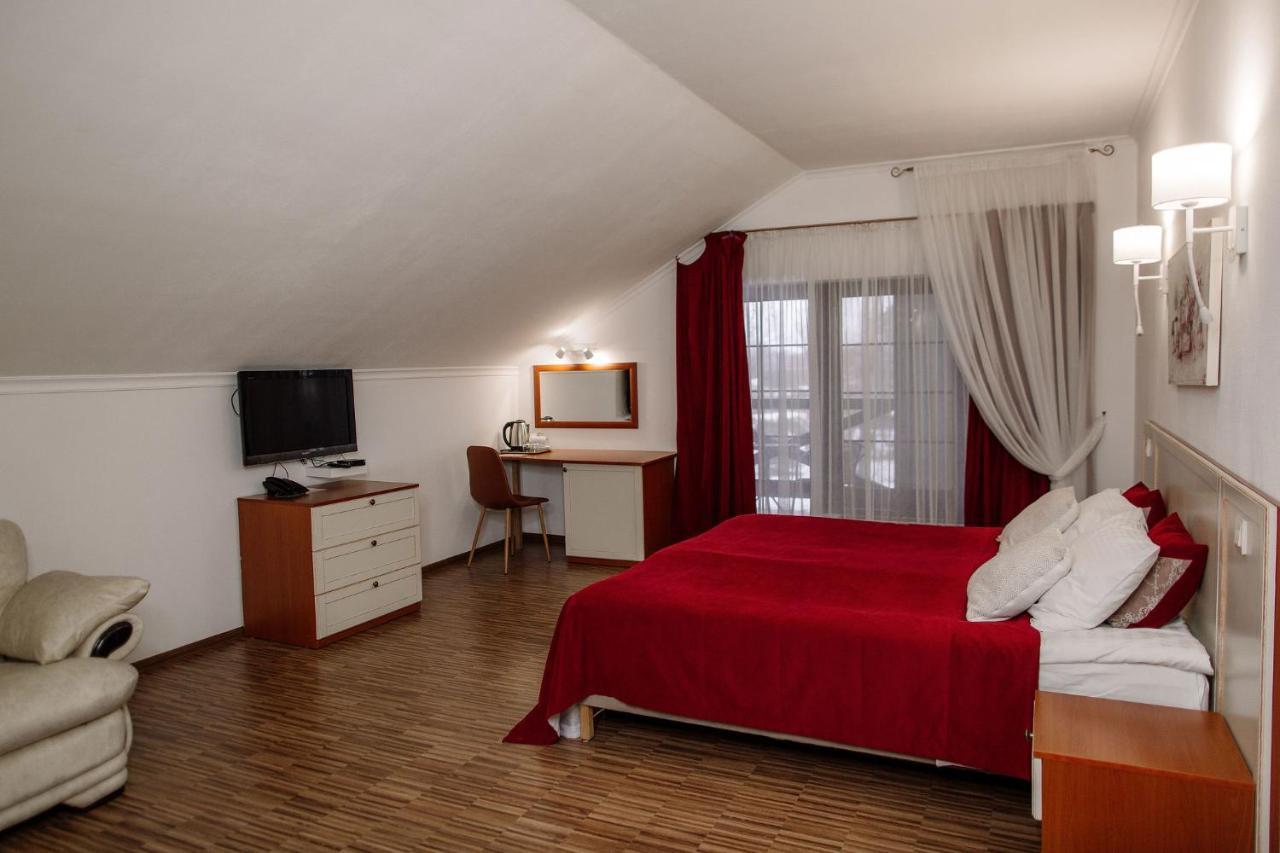 Veselyj Zajets Hotel Pirnove ภายนอก รูปภาพ