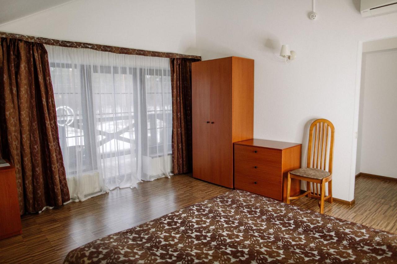 Veselyj Zajets Hotel Pirnove ภายนอก รูปภาพ